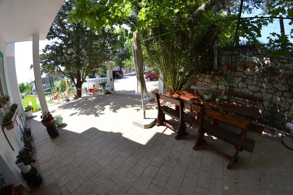 Apartmani Jenny i Tania Lopar Zewnętrze zdjęcie